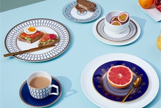 Dinner plates Wonderlust 2 Tier Cake Stand