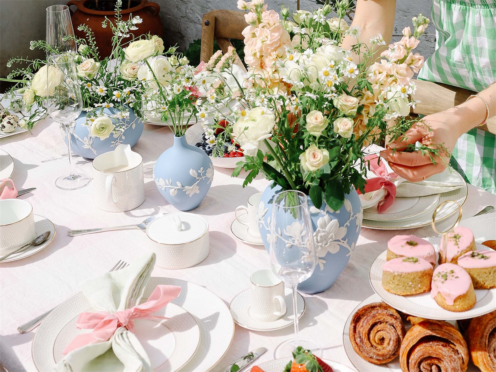 wedding_table_setting_white_and_gold
