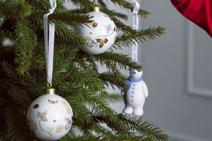 wild_strawberry_christmas_baubles
