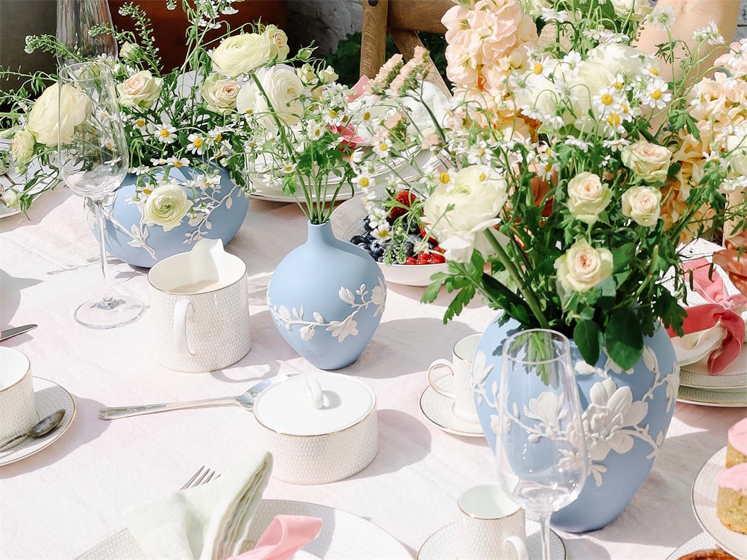 magnolia-blossom-blue-wedding-vases