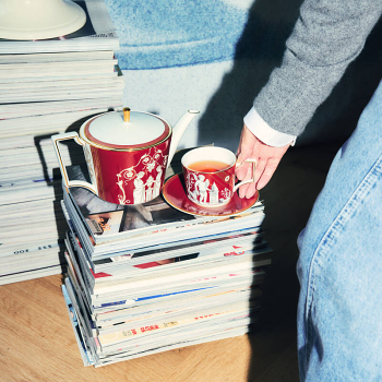 Renaissance Red Tea Set for Two lifestyle 1