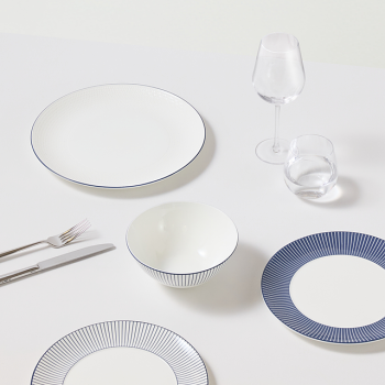 GIO Plate 28cm Blue Line lifestyle